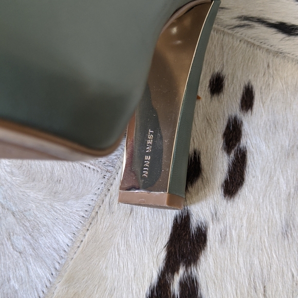 Nine West pump - Picture 5 of 6